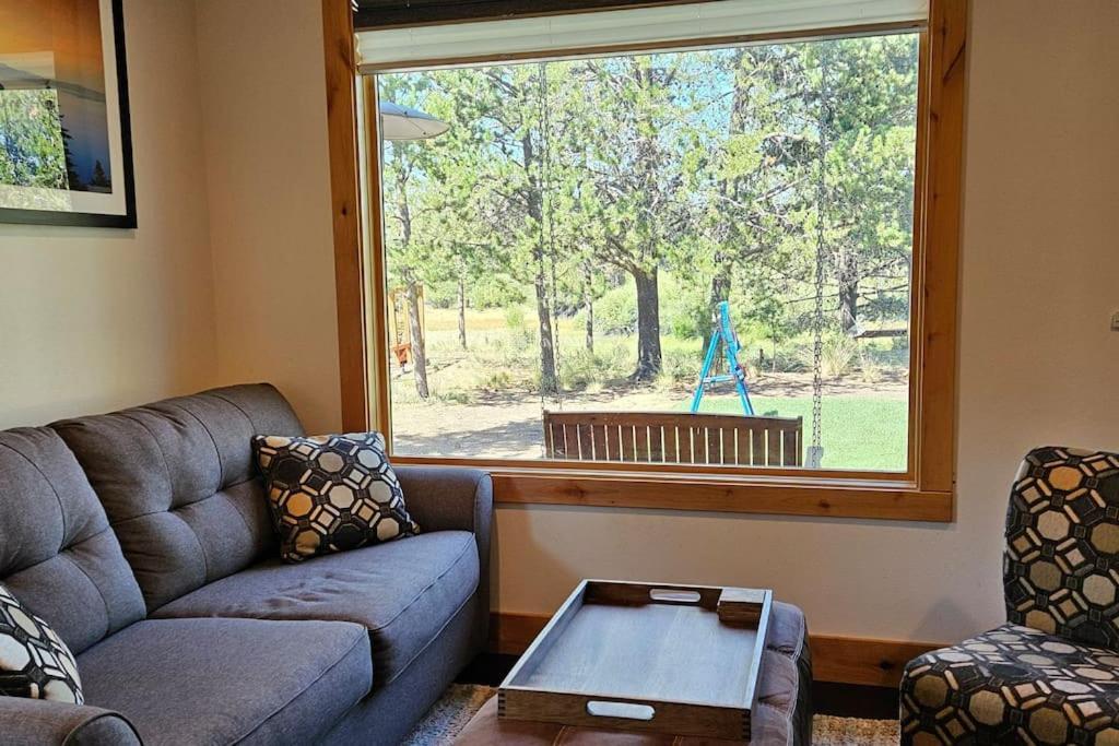 Beautiful Riverfront Near Mt Bachelor With Hot Tub Bend Exteriör bild