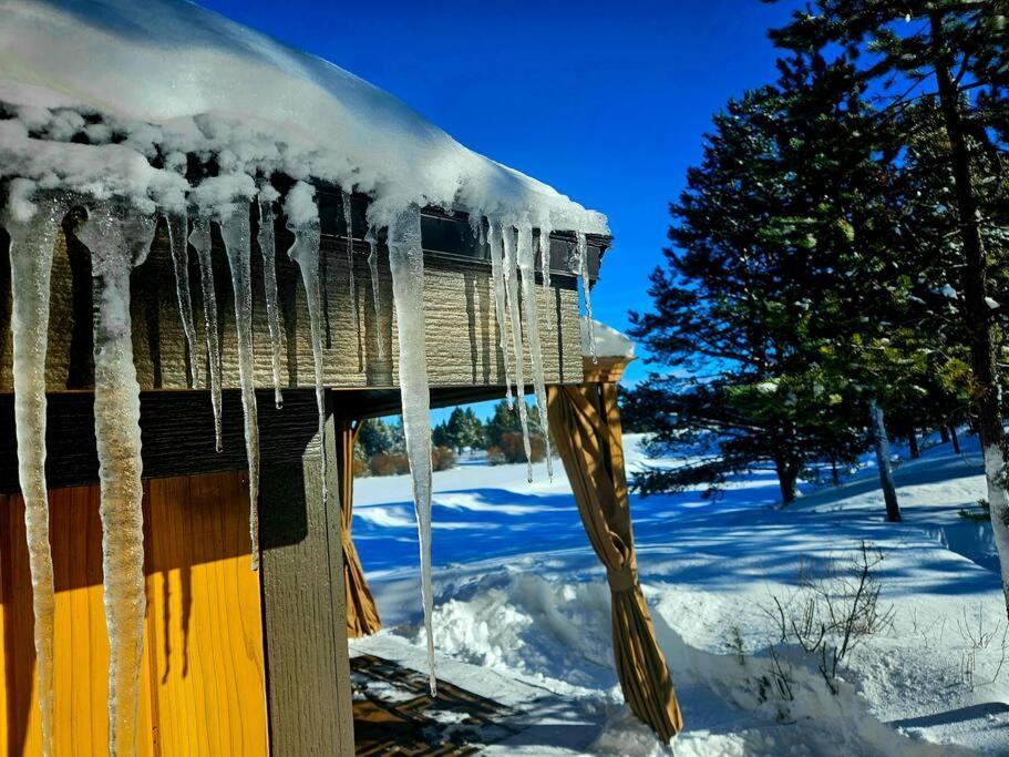 Beautiful Riverfront Near Mt Bachelor With Hot Tub Bend Exteriör bild