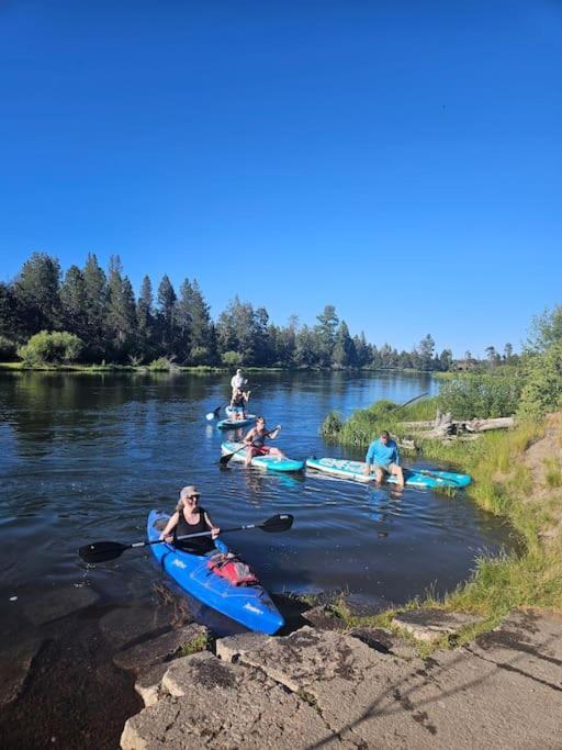 Beautiful Riverfront Near Mt Bachelor With Hot Tub Bend Exteriör bild