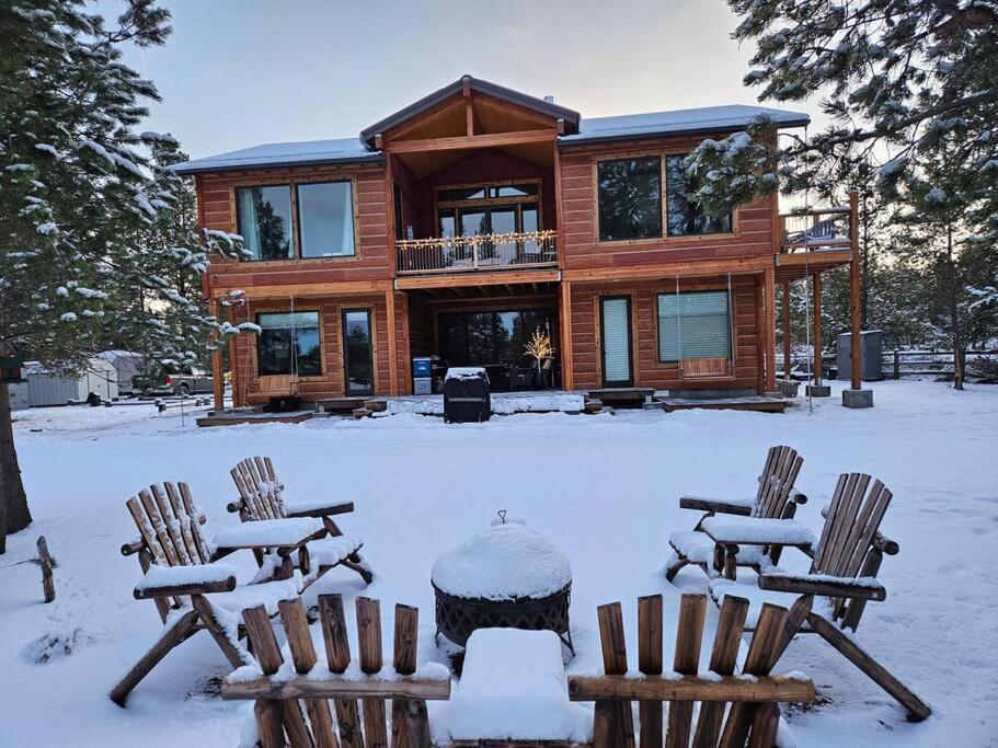 Beautiful Riverfront Near Mt Bachelor With Hot Tub Bend Exteriör bild