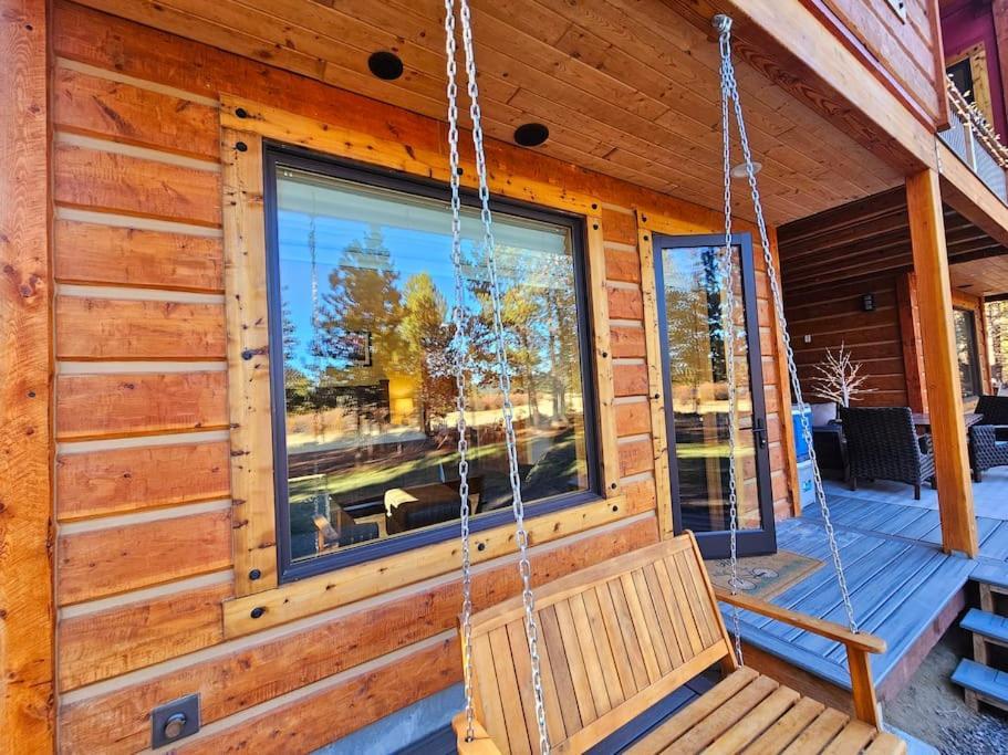 Beautiful Riverfront Near Mt Bachelor With Hot Tub Bend Exteriör bild