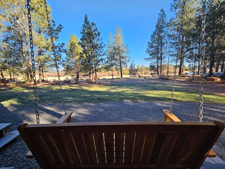 Beautiful Riverfront Near Mt Bachelor With Hot Tub Bend Exteriör bild