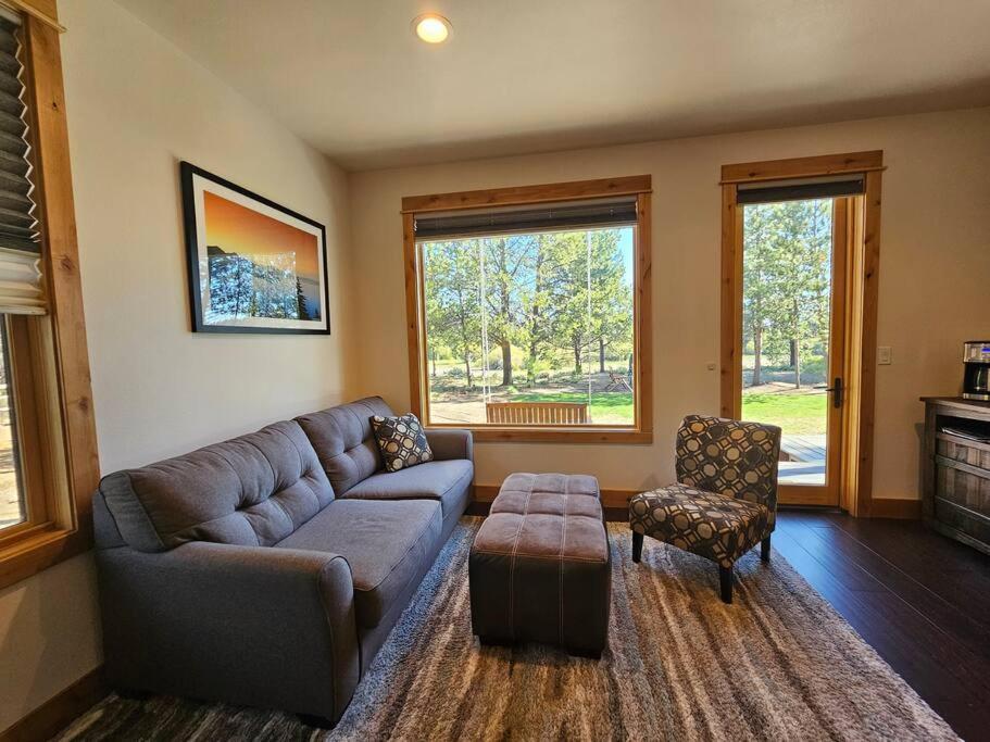 Beautiful Riverfront Near Mt Bachelor With Hot Tub Bend Exteriör bild